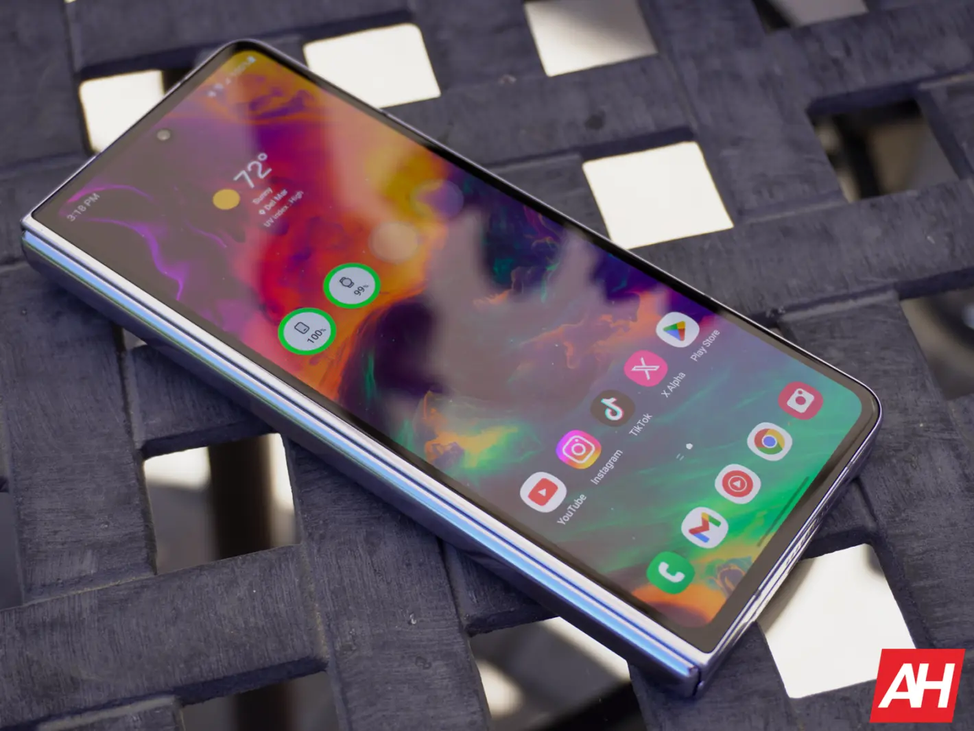 Featured image for Samsung might launch an FE-series foldable phone in 2024